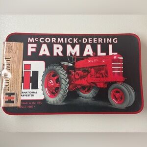 International Harvester Farmall Tractor. 17.7”x30” Rug, indoor/outdoor Black Mat